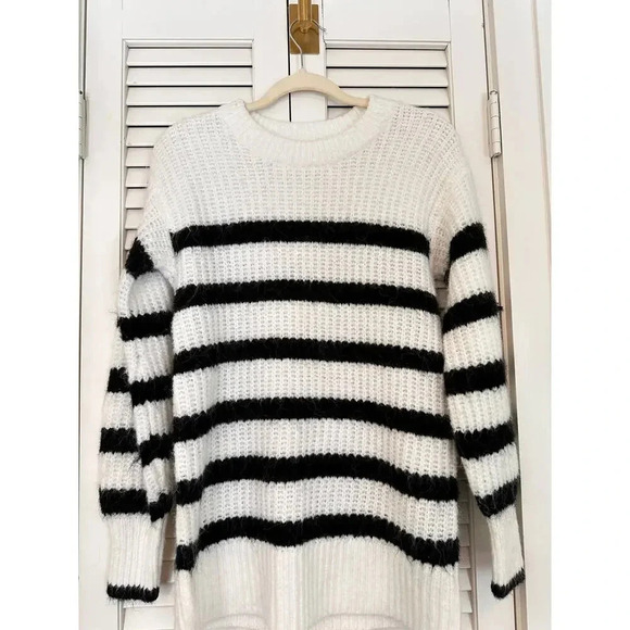 Isabel by Ingrid Women's Oversized Striped Fuzzy Knit Sweater - Size XS - Picture 1 of 5
